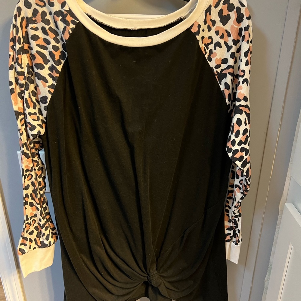 Black & leopard print shirt with knotted at the bottom